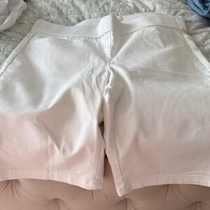 Elegant White Women's Bermuda Shorts